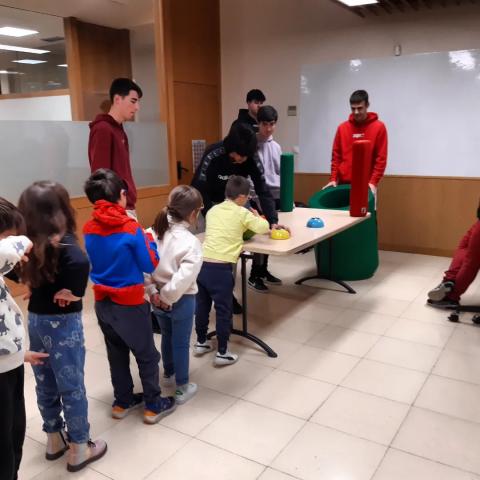 Empoderando a través del Aprendizaje-Servicio Empoderando a través del Aprendizaje-Servicio