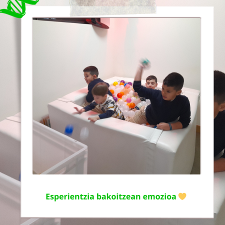 Bazenekien jolasaren bidez autonomia eta komunikazioa ere lantzen ditugula? Bazenekien jolasaren bidez autonomia eta komunikazioa ere lantzen ditugula?