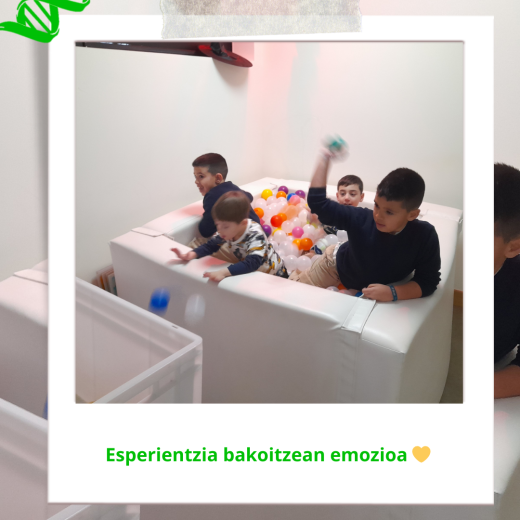 ¿Sabías que a través del juego también trabajamos la autonomía y la comunicación? ¿Sabías que a través del juego también trabajamos la autonomía y la comunicación?